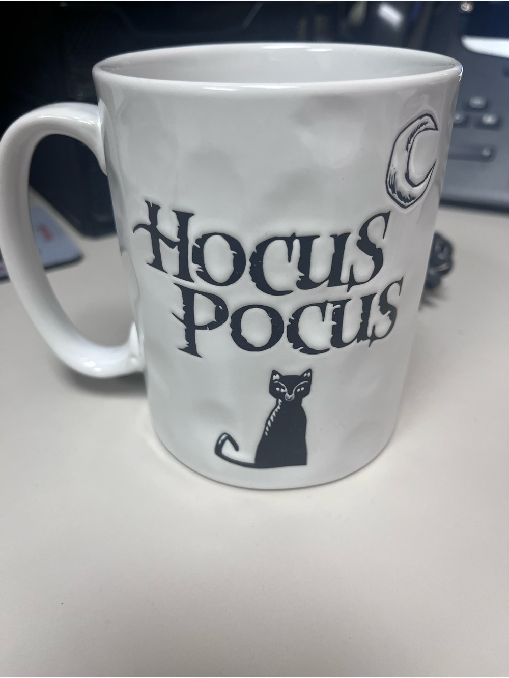 Hocus Pocus Thackery Binx 17 ounce coffee, tea mug.